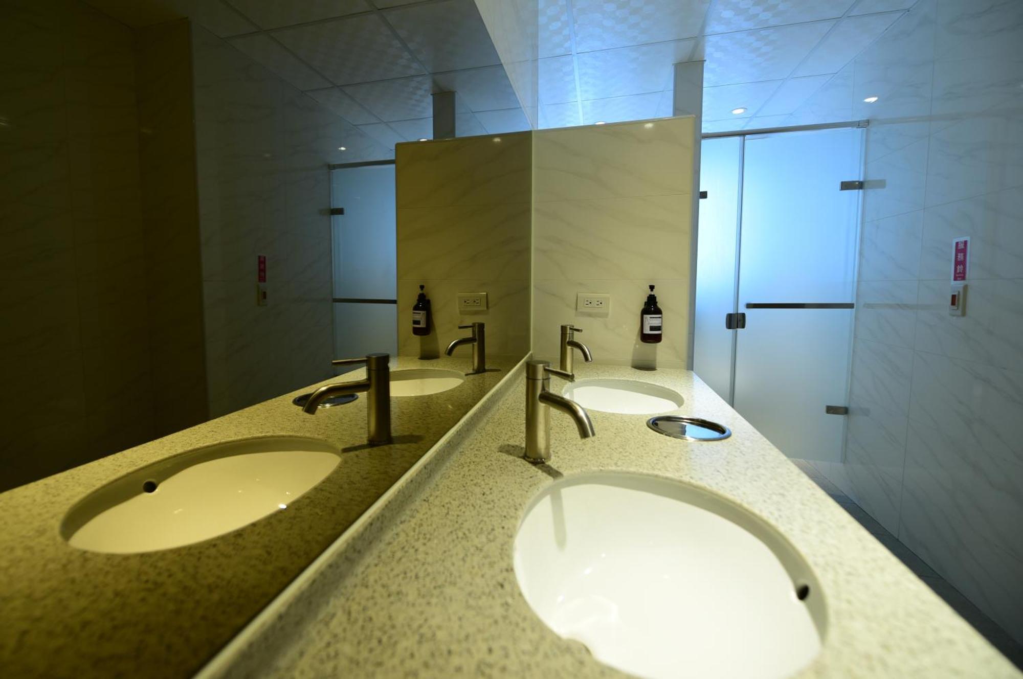 Luetel Hotel Xpark Gloria Outlets Shin Kong Cinemas Таоюань Экстерьер фото