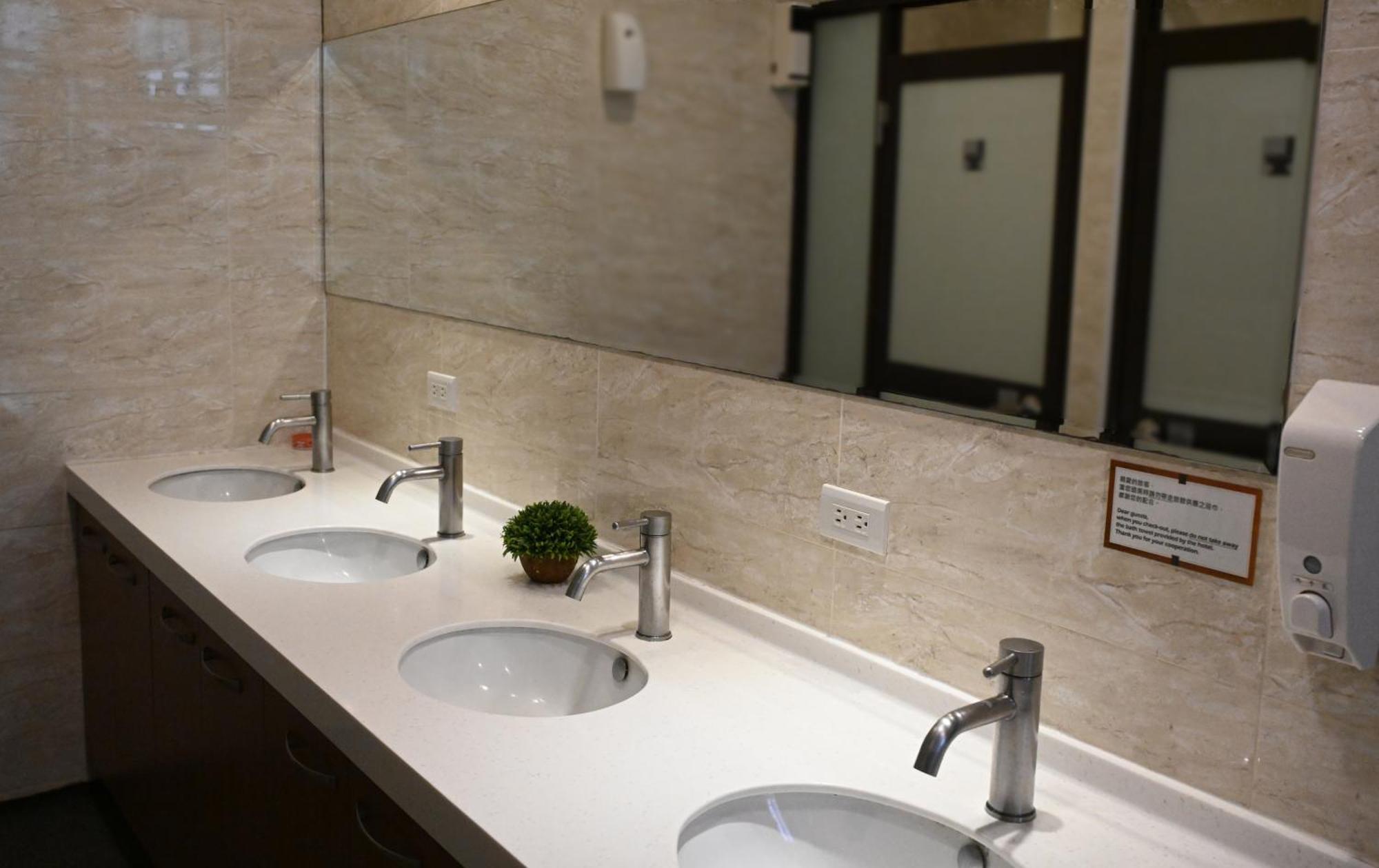 Luetel Hotel Xpark Gloria Outlets Shin Kong Cinemas Таоюань Экстерьер фото